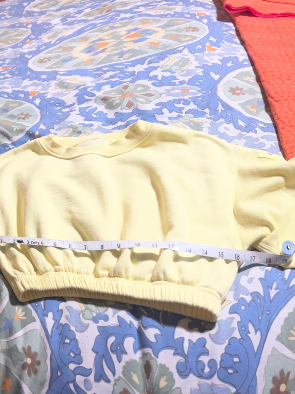 ALO Devotion Cropped Sweatshirt - pale yellow